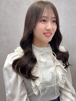 ツヤ感たっぷりのイノアカラーで上品な髪色へ