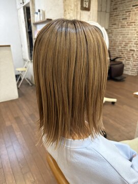 ニコ 熊取 (nico) 柔らかベージュのレイヤーボブ