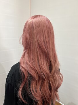 サーモンピンク