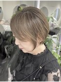 50代女性に似合う上品白髪ぼかしショートヘア