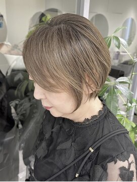 hair salon Heir【4月19日NEW OPEN(予定)】 50代女性に似合う上品白髪ぼかしショートヘア