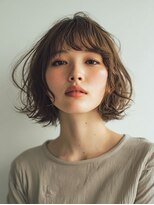 ココ(qoqo) 大人ボブ ボブパーマ 顔周りカット カーキ ウェーブスタイル