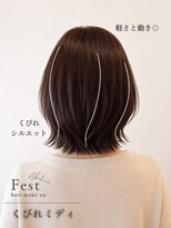 フェスト ヘア メイクアップ(Fest hair makeup) 柔らかウェーブの大人ショートボブ