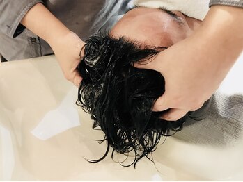 オガヘアー(OGA hair)の写真/【19：30まで/TELでどうぞ】選べる2種類のヘッドスパが人気！癒されながら頭皮もすっきり◎