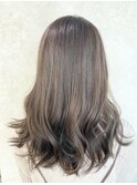 スモーキーベージュ