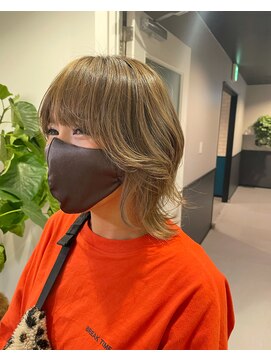 インビテーション 名古屋(invitation) ミディアムレイヤー×ベージュ【ブリーチ有】