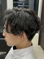 フイ 代々木(Hui)&nbsp;メンズ波巻きパーマ/アップバング/ツーブロックマッシュ/束感