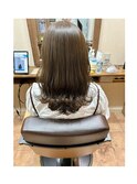 透明感のあるアッシュベージュカラー