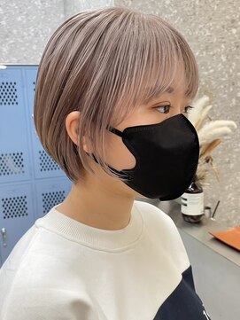 サンク 原宿 表参道(cinq) ミルクティーピンクベージュカラーショートボブハイトーンカラー