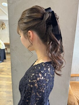 ミュゼプリュム(Musee plume) 大人ポニーアレンジ