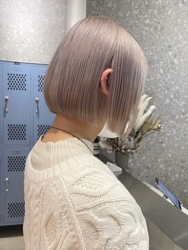 サンク 原宿 表参道(cinq) ミルクティーベージュケアブリーチ透明感カラー切りっぱなしボブ