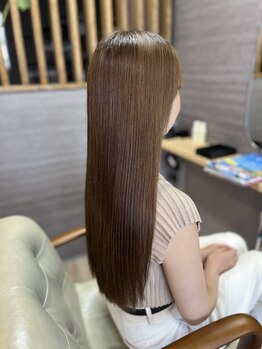 レイールフォーアールエイチエー(reir FOR RHA)の写真/【駐車場完備】ぺたんとなりにくい自然なストレート☆気になるエイジング毛には髪質改善トリートメントが◎