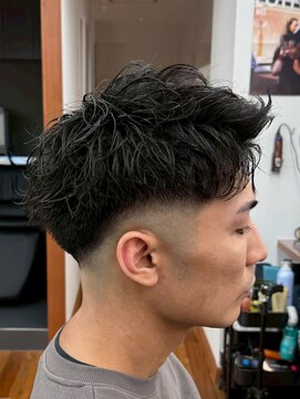 ザデイトウキョウ 表参道 青山(THE DAY TOKYO) 表参道駅MEN’S/ニュアンスパーマ/刈り上げセンターパート