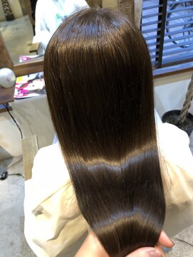 リゴッツ ドゥア プトゥリ(Regottz dua putri) うるつやグレージュ＊