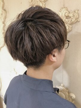 モアナ バイ ヘッドライト 武蔵小杉店(Moana by HEADLIGHT) 重めマッシュ 束間 刈り上げ ツーブロ 王道 メンズ