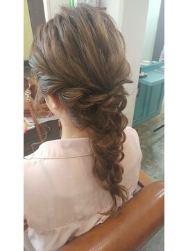 ベルコフレ 玉造店(Belle Coffret) 【ベルコフレ】横岳知華 ねじり編みおろしロングアレンジ