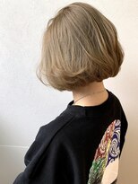 カーラヘアー(carla hair) ゴールドカラー　重めボブ