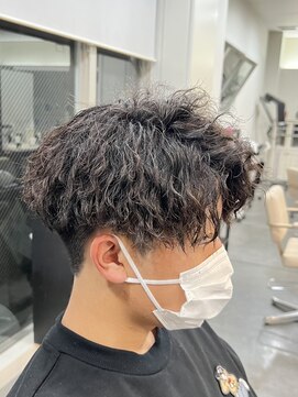 バース バイ ハピネス(BIRTH by happiness) ツイストスパイラル強めセンターパート