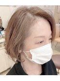 軽やかボブパーマセンターパートブラウン明るめ