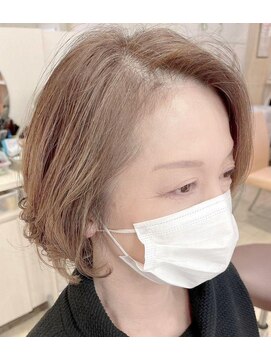 マニス(manis) 軽やかボブパーマセンターパートブラウン明るめ