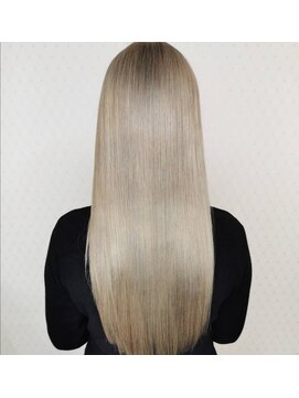 ラクール(la cour) ホワイトベージュ×ロングストレート