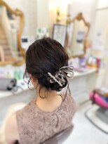 美容室 ティンカーベル シニヨンヘア