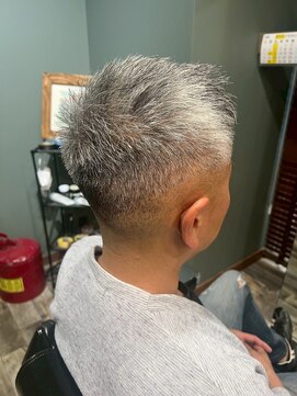 スタンドバーバー 柏(STAND BARBER) スペインカール/スパイキーショート/ブルーブラック/柏