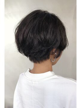 癖を生かしたショートボブ