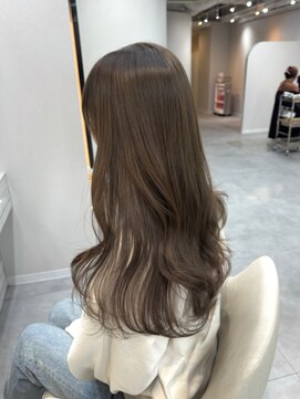 オリーブグレージュ×レイヤーカット