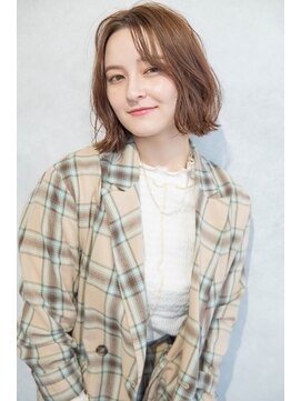 ヘイリー(HAILEY) 切りっぱなしボブ×前髪なし×透明感ベージュ