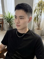 アンバー(Amber) 低めソフトフェードのメンズ短髪
