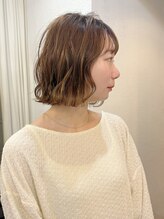 クオート(quoit)&nbsp;ゆるふわ外ハネ×ハイライトボブ　ベージュカラー