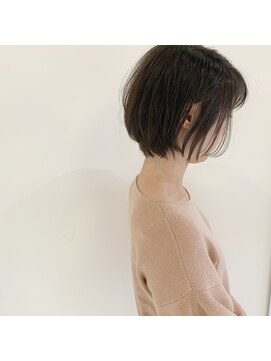 デフィー(DEFY) ストレートのショートスタイル