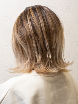 セントラル ヘアーメイク(central hair make)の写真/【明るめの白髪ぼかしにも対応!!】グレイカラーも肌なじみの良い、透明感のある艶カラーに♪