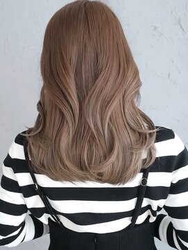 マリアナ(Mariana) ハイライトショートヘアレイヤーカットダブルカラー