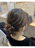 キレイめなルーズシニヨン