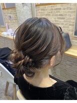 エフェ(effet)&nbsp;キレイめなルーズシニヨン