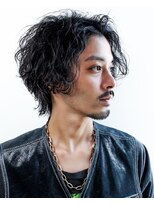 オーシャントーキョー ホワイト 原宿(OCEAN TOKYO WHITE)&nbsp;ミディアムセンターウルフ波巻きツイストスパイラルパーマ黒髪