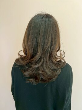 DAMANI 表参道 髪質改善/ヘッドスパ/ハイライト/白髪染め/白髪ぼかし/縮毛矯正 似合わせカット/ミディアムレイヤーカット[表参道駅]