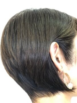 ヘアーブティック にし　NISHI トップにボリュームを出しつつ毛先もまとまるスタイル