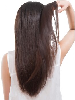 【髪質改善特化サロン 】クセ毛で悩む大人女性の為のナチュラルストレートでストレスフリーな髪へ