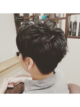 アローナ(Arona) メンズナチュラルツーブロックヘアスタイル