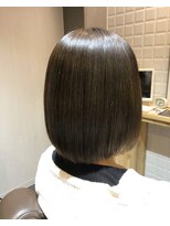 カミケンガレリア(kamiken. galleria)&nbsp;さらツヤ大人カーキアッシュ美髪ボブ【カミケンガレリア】