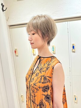 アデプト 綾瀬店(adept) 斜めバング/シルキーベージュ/ショート【綾瀬/北千住/亀有】