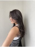 筋感のある細めハイライト外国人風オフィスで浮かないハイライト