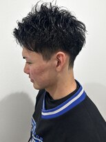 ヒュイル バイ ニアウ(Hwyl by Niau)&nbsp;メンズショートアップバングパーマソフトツイストパーマ刈り上げ