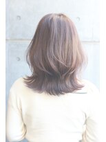 エミュ 表参道 青山(emu)&nbsp;ミディアムレイヤー白髪ぼかしトップふんわり表参道