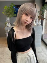 ヘリム(HELIM)&nbsp;シルバーグレージュ × 切りっぱなしミディアムボブ