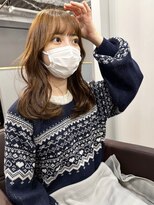 カミエ(kamie) セミロングのベージュカラー × 透明感とまとまりを叶える