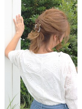 ヌードカラー(NUDE COLOR) 【NUDE　COLOR】フィッシュボーンハーフアップアレンジ